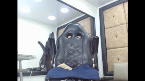 Snapshot of camilobuck chatting on 12/19/25, 11:34 camilobuck online show from 12/19/25, 11:34