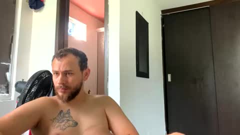 Snapshot of camiloex chatting on 02/03/25, 07:00 Camilo online show from 02/03/25, 07:00