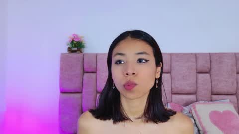 Snapshot of camiluxe chatting on 11/19/25, 11:54 camiluxe online show from 11/19/25, 11:54