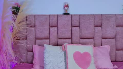 Snapshot of camiluxe chatting on 12/20/25, 08:27 camiluxe online show from 12/20/25, 08:27