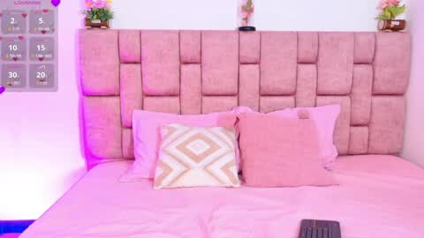 Snapshot of camiluxe chatting on 01/08/26, 08:44 camiluxe online show from 01/08/26, 08:44