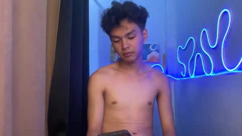 Snapshot of camwithethan chatting on 10/01/25, 12:11 Ethan online show from 10/01/25, 12:11