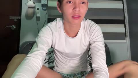 Snapshot of camwithethan chatting on 10/23/25, 05:12 Ethan online show from 10/23/25, 05:12