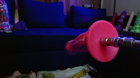 Snapshot of camzlut4u chatting on 01/20/25, 02:22 mark the Slut online show from 01/20/25, 02:22