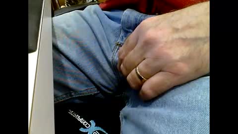 Snapshot of can1cum4u chatting on 01/02/25, 02:24 can1cum4u online show from 01/02/25, 02:24