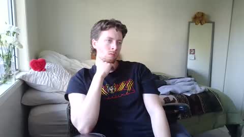 Snapshot of canadianstud18 chatting on 02/12/25, 07:45 Devon online show from 02/12/25, 07:45