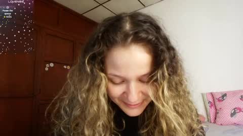 Snapshot of candase_ chatting on 06/06/26, 01:32 Candase online show from 06/06/26, 01:32