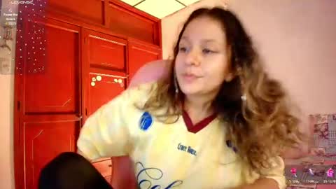 Snapshot of candase_ chatting on 06/25/26, 02:55 Candase online show from 06/25/26, 02:55