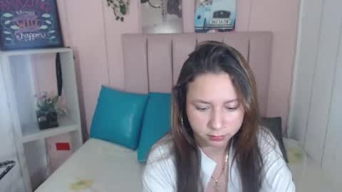 candela_dubout online show from 10/10/25, 11:20