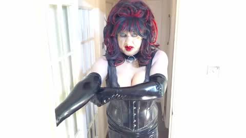 candi smokes online show from 04/21/26, 12:33