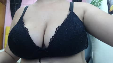 Snapshot of candiapole chatting on 12/11/24, 01:06 Candy  online show from 12/11/24, 01:06