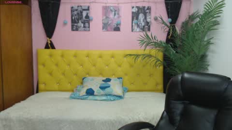 Snapshot of candiapole chatting on 12/17/24, 01:16 Candy  online show from 12/17/24, 01:16