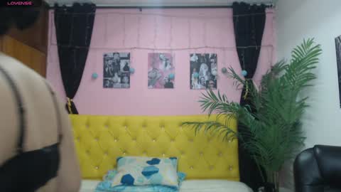 Snapshot of candiapole chatting on 12/17/24, 04:21 Candy  online show from 12/17/24, 04:21