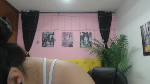 Snapshot of candiapole chatting on 01/29/25, 01:17 Candy  online show from 01/29/25, 01:17