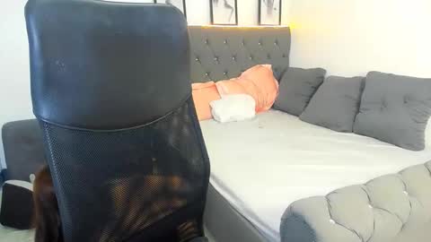 candiceferragamo online show from 02/12/26, 03:18