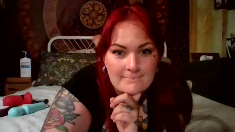 Snapshot of candiredd chatting on 07/12/26, 06:15 candiredd online show from 07/12/26, 06:15