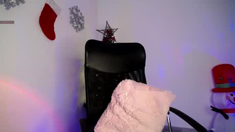 Snapshot of candy_canee chatting on 12/19/24, 05:40   online show from 12/19/24, 05:40