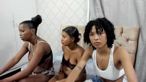 Snapshot of candy_ebony18_ chatting on 10/05/25, 01:09 candy_ebony18_ online show from 10/05/25, 01:09