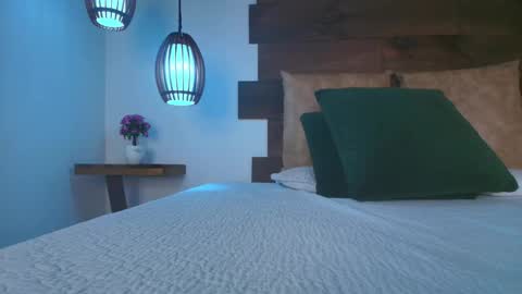 Jolie online show from 10/17/25, 09:23