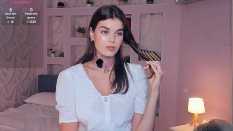 Flora online show from 09/26/25, 07:12