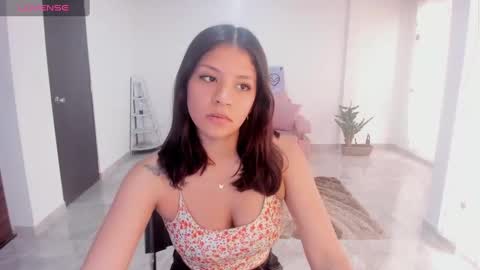 candy_fox_19 online show from 09/16/25, 08:21