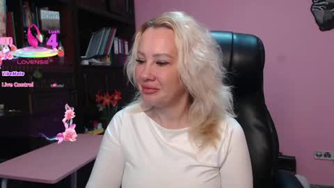 Snapshot of candy_hellenx chatting on 04/17/26, 03:53 candy_hellenx online show from 04/17/26, 03:53