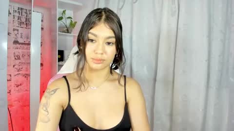 Snapshot of candy_hes chatting on 12/23/24, 10:55 Nickol online show from 12/23/24, 10:55