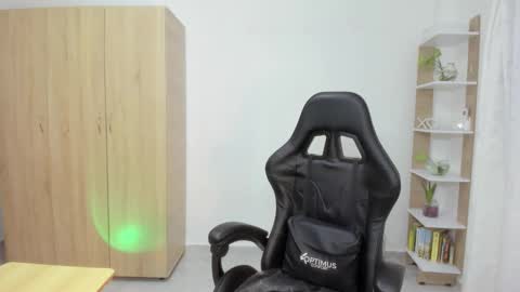 Nickol online show from 12/20/25, 07:21