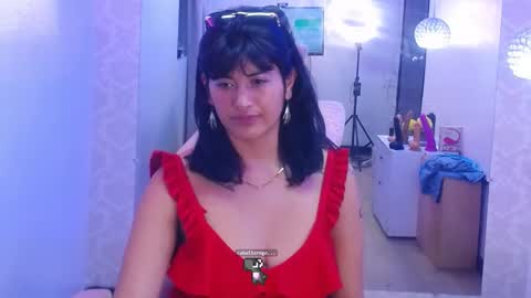 Snapshot of candy_lux_ chatting on 01/15/25, 10:57 Candy online show from 01/15/25, 10:57