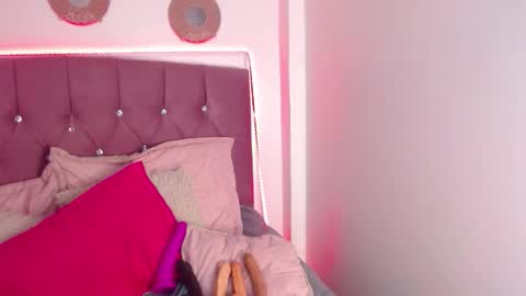 Snapshot of candy_lux_ chatting on 09/30/25, 08:25 Candy online show from 09/30/25, 08:25
