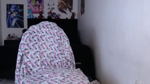 Snapshot of candy_scarce16 chatting on 01/10/25, 08:04 Sharon online show from 01/10/25, 08:04