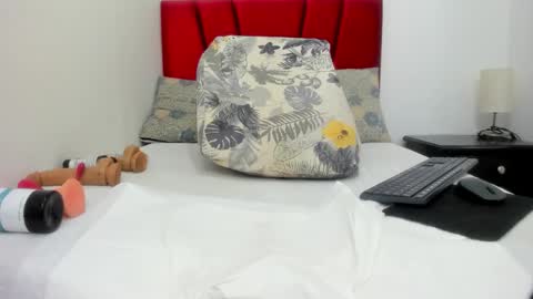 Snapshot of candy_sex18_ chatting on 09/18/25, 01:18 candy_sex18_ online show from 09/18/25, 01:18