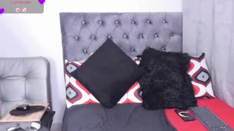 YECENIA - online show from 10/18/25, 06:16