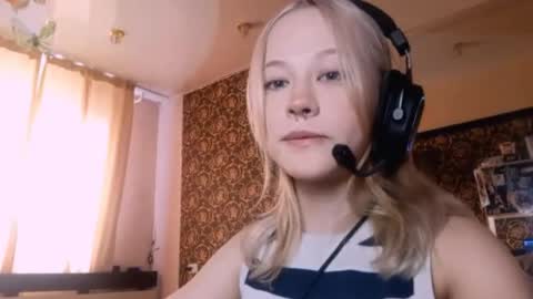 Mia online show from 04/09/26, 11:26