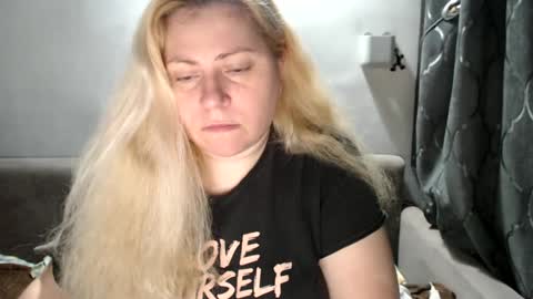 Laura online show from 01/19/25, 02:59