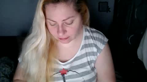 Laura online show from 02/04/25, 02:21