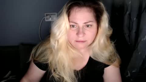 Laura online show from 09/15/25, 02:50