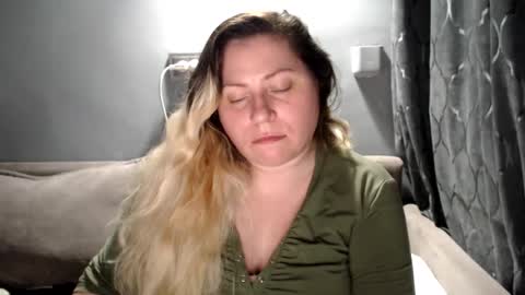 Laura online show from 03/22/26, 02:59