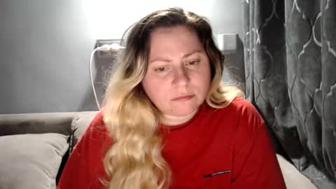 Laura online show from 04/21/26, 01:42