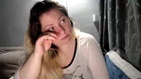 Laura online show from 05/05/26, 06:49