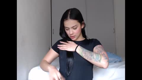 Snapshot of candyfire666 chatting on 09/20/25, 11:28 Sara online show from 09/20/25, 11:28