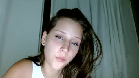 Snapshot of candygirlsweett chatting on 02/06/25, 12:22 CandySweetGril online show from 02/06/25, 12:22