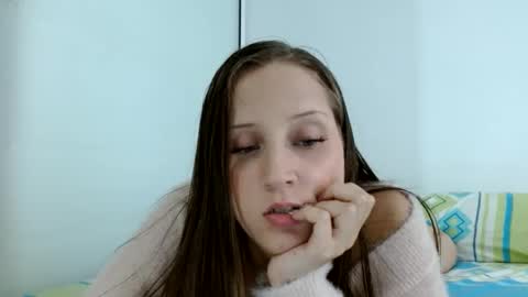 Snapshot of candygirlsweett chatting on 10/11/25, 09:46 CandySweetGril online show from 10/11/25, 09:46