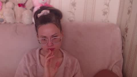 say meow and send tips  online show from 05/04/26, 07:48
