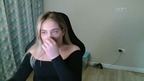 candymini online show from 03/12/25, 02:45