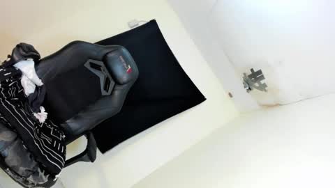 candyssluttt online show from 04/23/26, 12:29