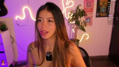 Snapshot of candyxpeach chatting on 05/17/26, 01:14 Camilla online show from 05/17/26, 01:14