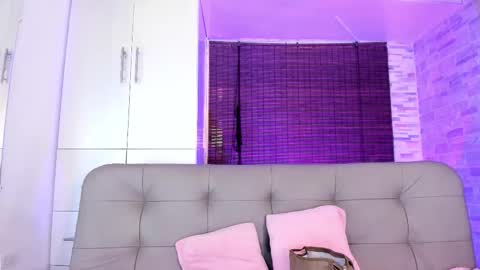 Snapshot of candyy_bella chatting on 09/13/25, 12:27 Isabella online show from 09/13/25, 12:27