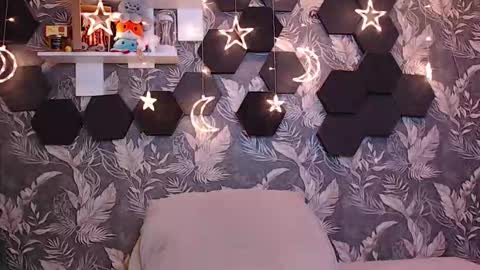 Mia online show from 02/03/26, 06:40