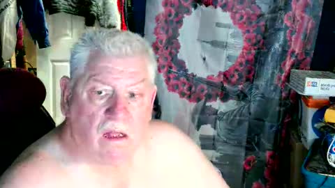 Snapshot of canoelicker69 chatting on 06/10/26, 04:17 canoelicker69 online show from 06/10/26, 04:17